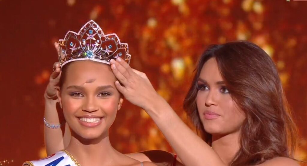 Miss Guadeloupe Indira Ampiot élue Miss France 2023 - capture decran 2022 12 18 011933