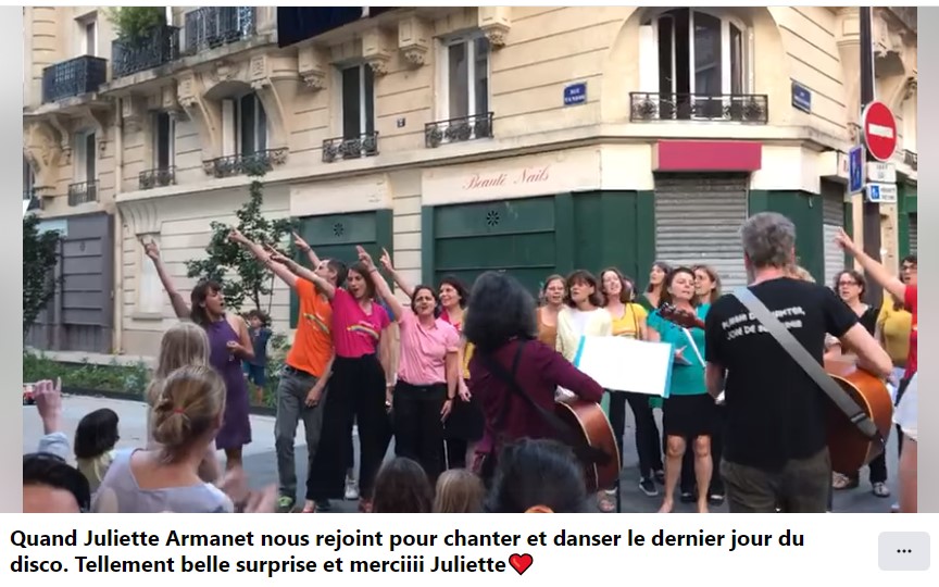Juliette Armanet se balade dans Paris et intègre une chorale qui chantait son titre dans la rue. - capture decran 2023 06 22 160106