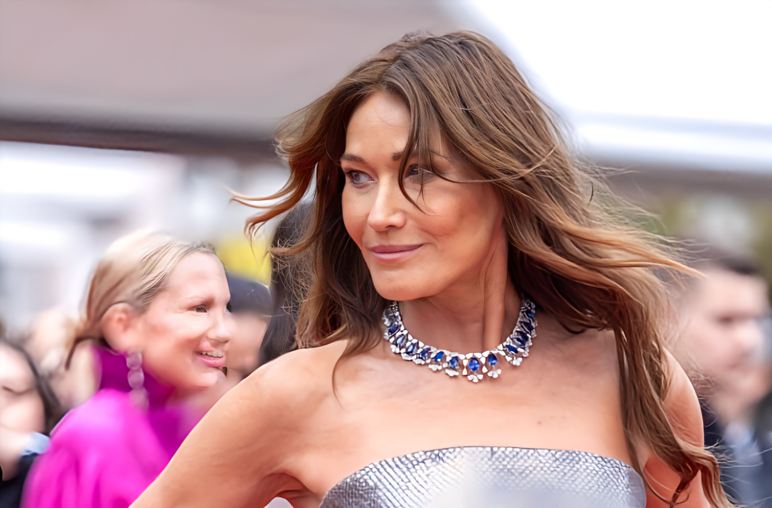 Bon anniversaire à Carla Bruni (56 ans). « Les années 90 sont toujours de bons souvenirs ».