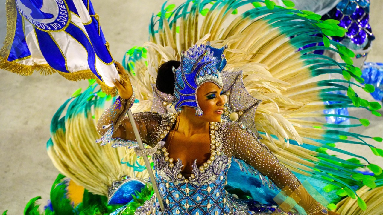 Mardi Gras : On vous emmène au cœur du carnaval de Rio 2023.