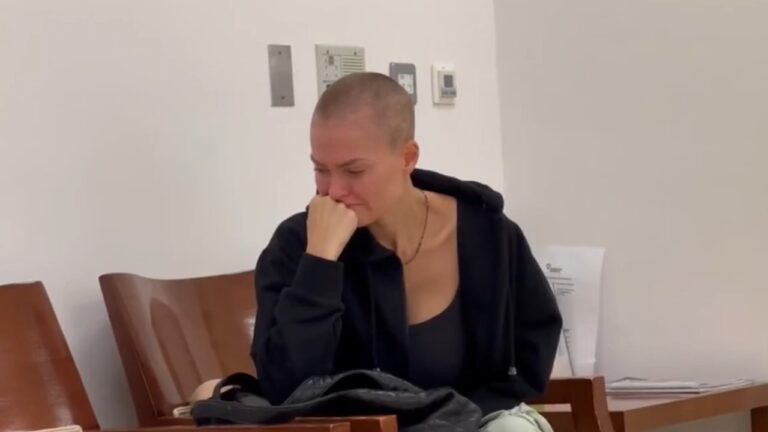 Atteinte d'un cancer, Caroline Receveur, en larmes et crâne rasé, se confie dans une vidéo "choc" ! - caroline receveur 2