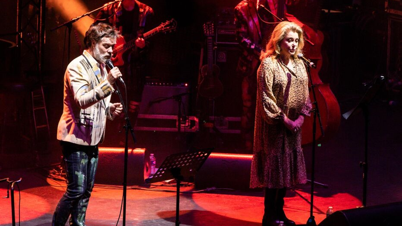 Hier soir au Grand Rex, Catherine Deneuve a chanté sur scène pour la première fois de sa vie. Ecoutez…
