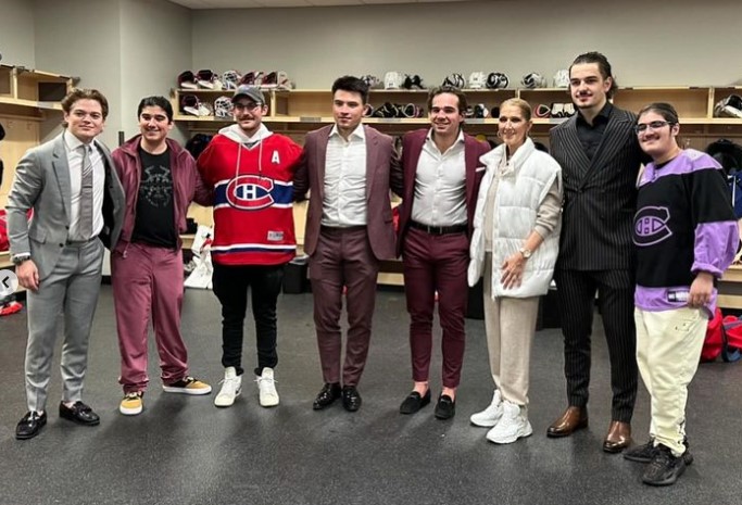 Découvrez Céline Dion et ses fils dans une vidéo filmée le 30 octobre dans les vestiaires de hockeyeurs canadiens. - celine dion 5 1 1