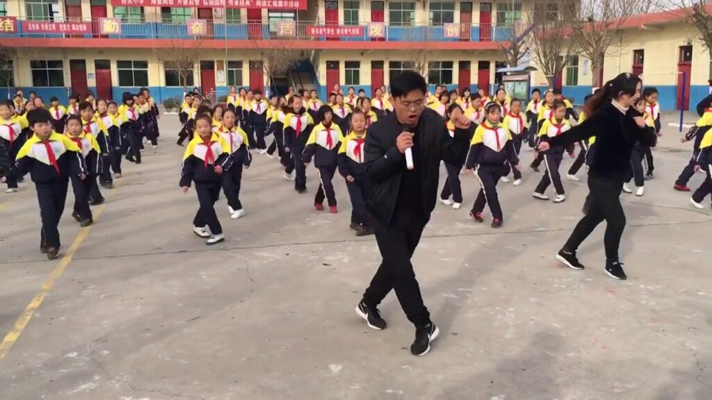 In China, a school principal takes advantage of breaks to make students ...