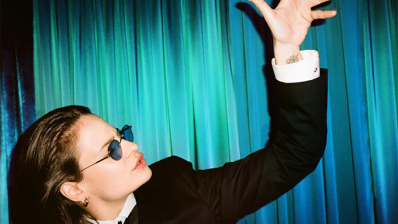 Christine and The Queens revient avec un nouveau titre et un nouveau personnage.