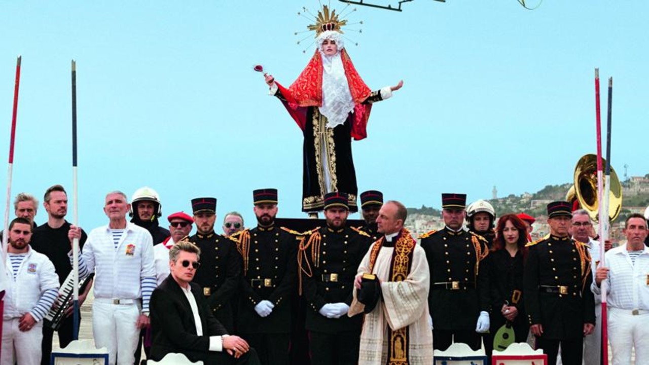 Ecoutez le nouveau titre duo « Santa Clara » de Benjamin Biolay et Clara Luciani.