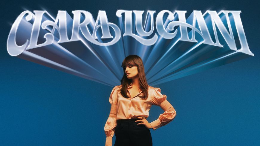 La chanson « Le reste » de Clara Luciani cartonne !