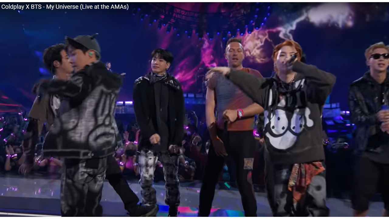 Coldplay et BTS interprètent leur single « My Universe » en live pour la première fois