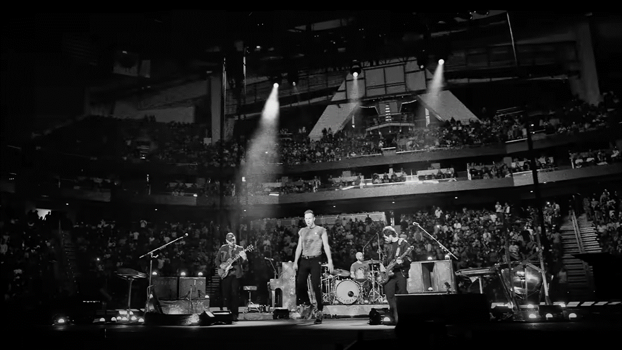 Le nouveau clip de Coldplay « People Of The Pride » nous emmène en plein concert. Vivement le Stade de France !