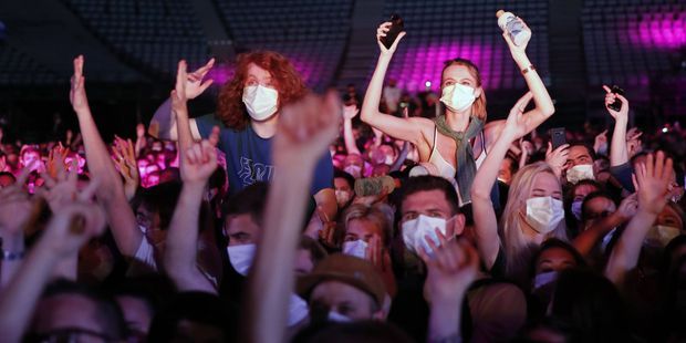 Concert à l'Accor Arena : ça fait du bien !! - concert test a paris 5 000 aventuriers pour indochine et pour la science