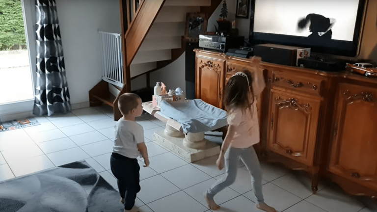 Concours de danse à la maison . Qui gagnera ? - concours de danse