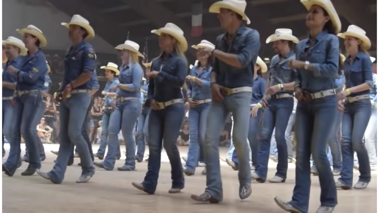 Ensemble de Line Dance Country au festival de Voghera en Italie - country 7