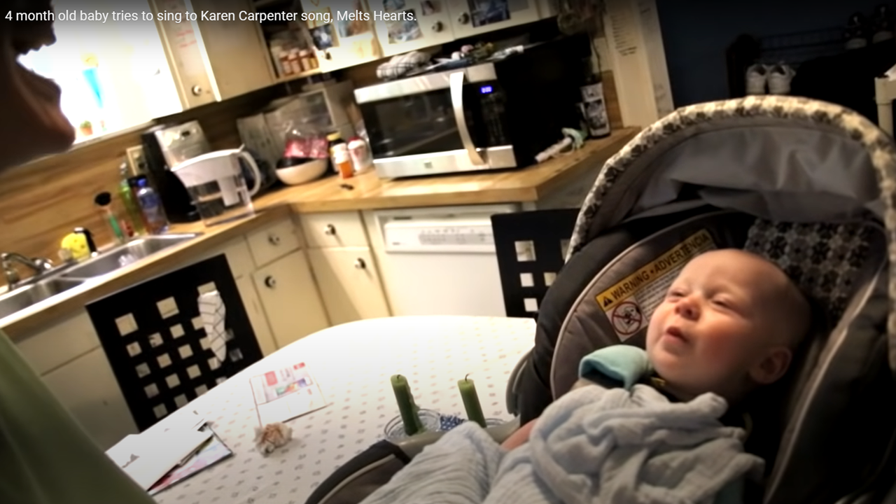 Un bébé de 4 mois nous fait craquer en essayant de chanter…