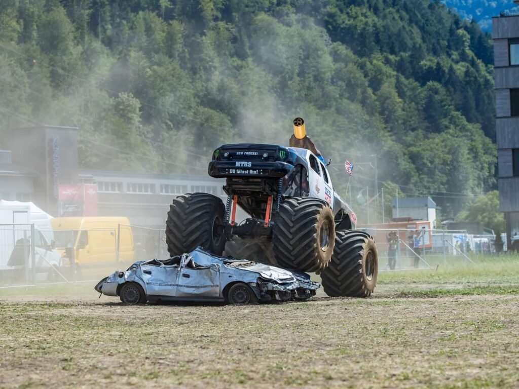 Festival "Trucker & Country" d'Interlaken. "Cotton Eyed Joe" - csm interlaken trucker and country festival sommer riesen truck 66e8d449b4