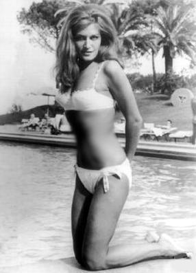 Dalida a été élue Miss Egypte en 1954. Découvrez le diaporama de la chanteuse en maillot de bain. - dalida 7