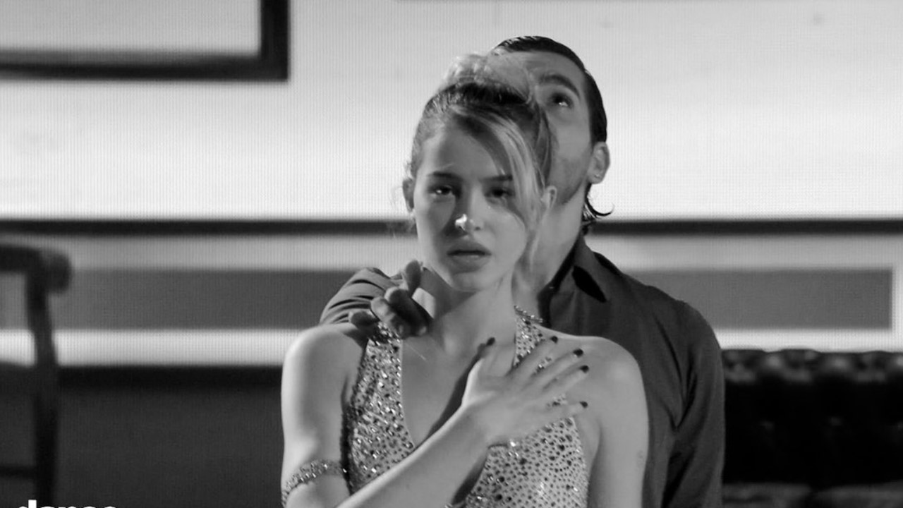 DALS : Elimination de Léa Elui. Christophe Licata très déçu. Découvrez le beau diaporama du couple.