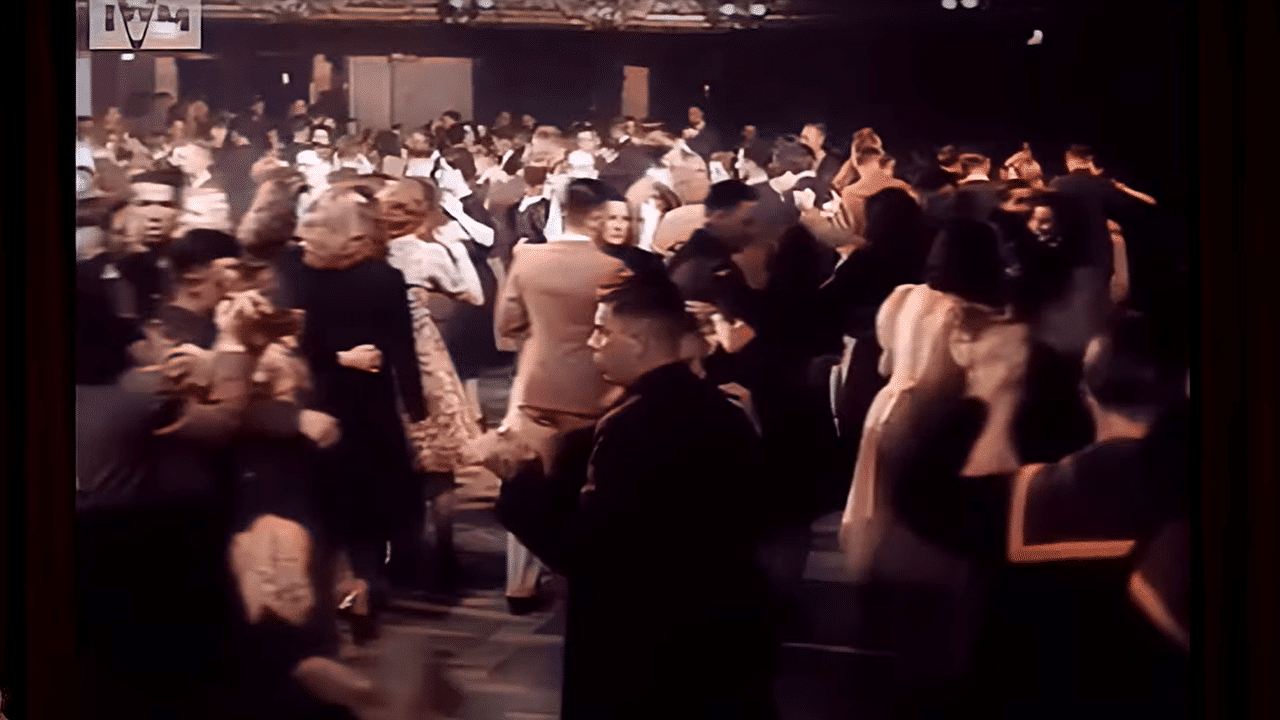 Pendant la guerre en 1940, les jeunes continuaient à danser en Angleterre