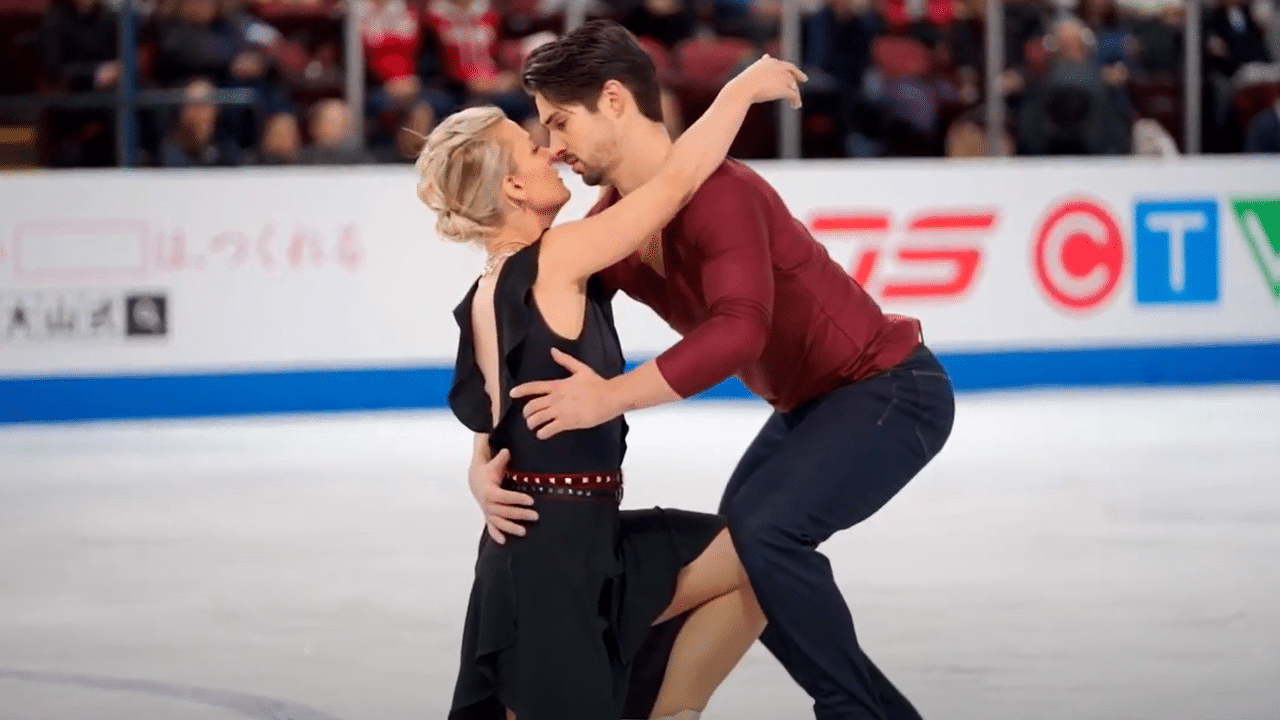 Magnifiques images de danseurs sur glace au ralenti