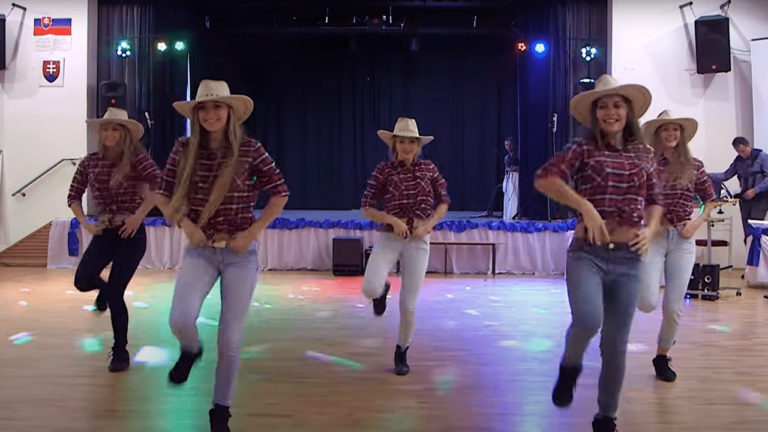 Un medley de danses Country par le groupe Rebel - danse country 1