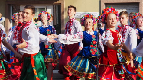 Traditional Ukrainian dance - Follow Us