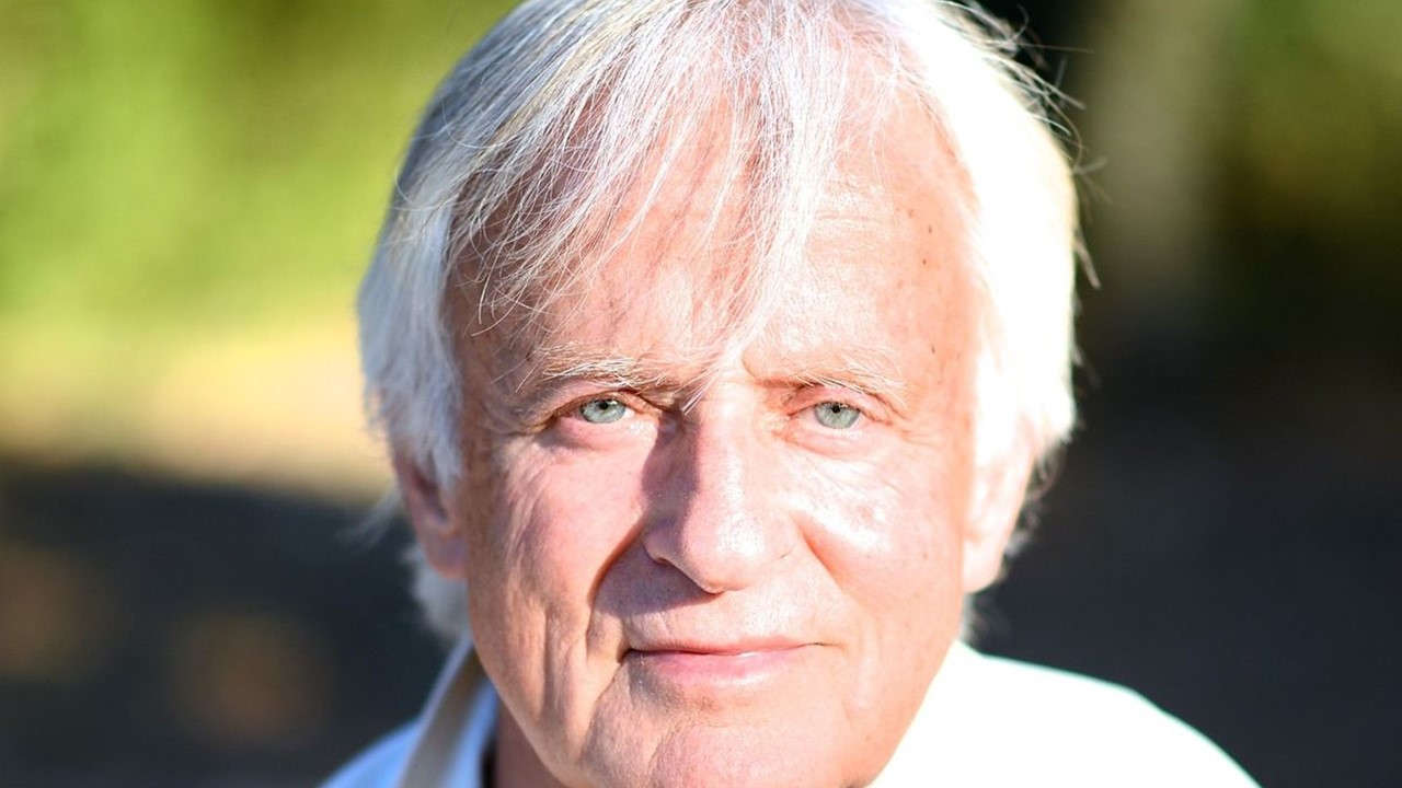 Dave victime d&rsquo;une arnaque au SMS. On lui escroque 30 000 euros.