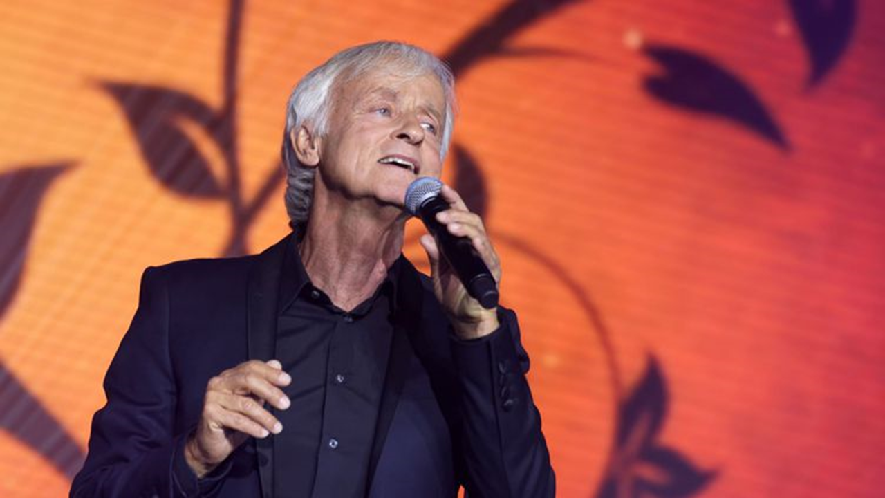 Dave hospitalisé après avoir chuté lourdement à son domicile. Il annule tous ses engagements.