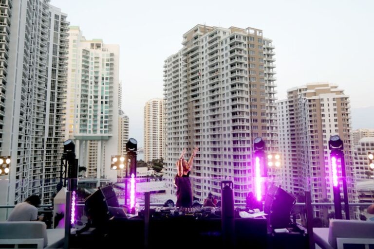 David Guetta mixe à Miami au milieu des gratte-ciel et récolte 600.000€... - david guetta