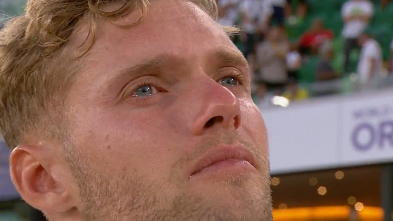 Champion du Monde du Décathlon, Kevin Mayer très très ému pendant la Marseillaise !