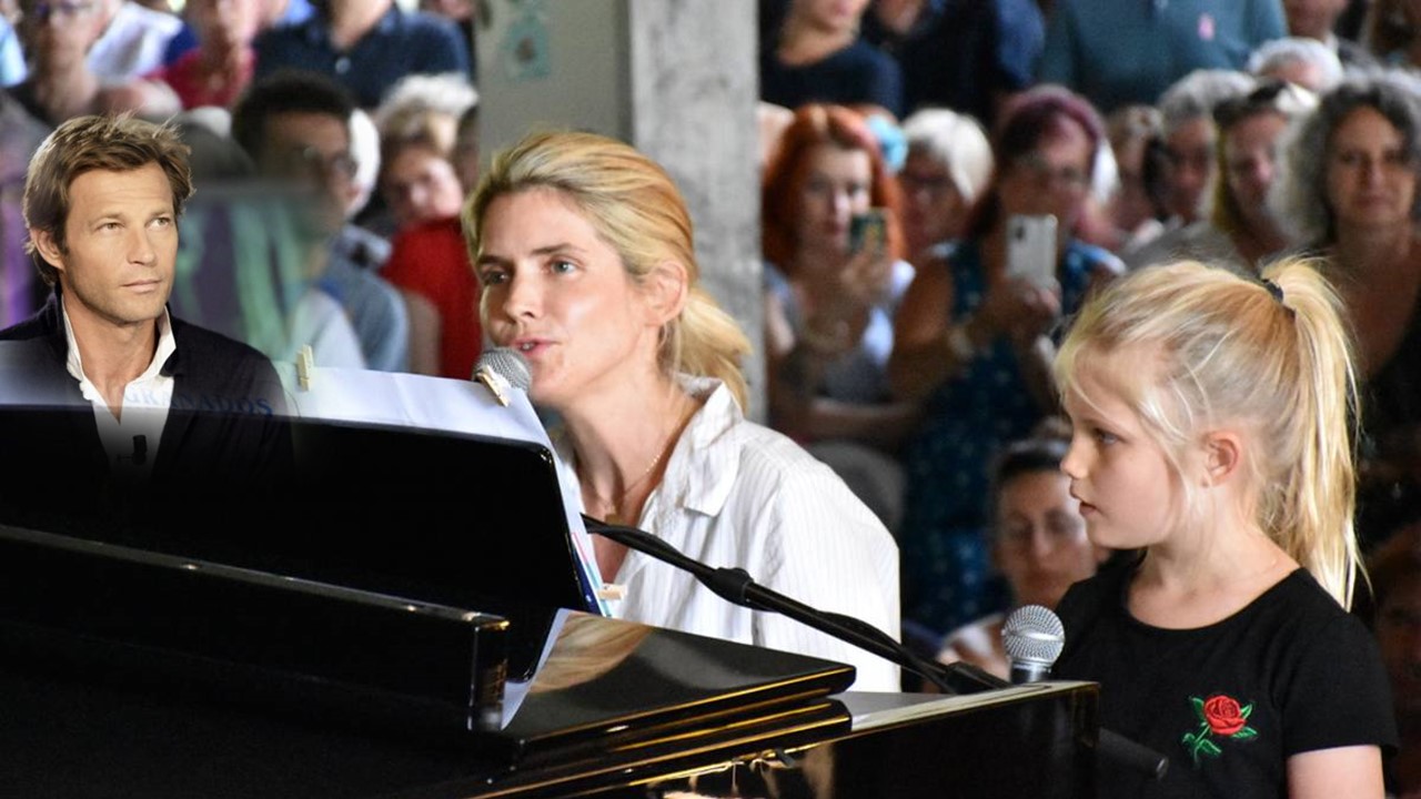 Laurent Delahousse partage avec fierté des vidéos de sa compagne  jouant du piano aux côtés de leur fille.