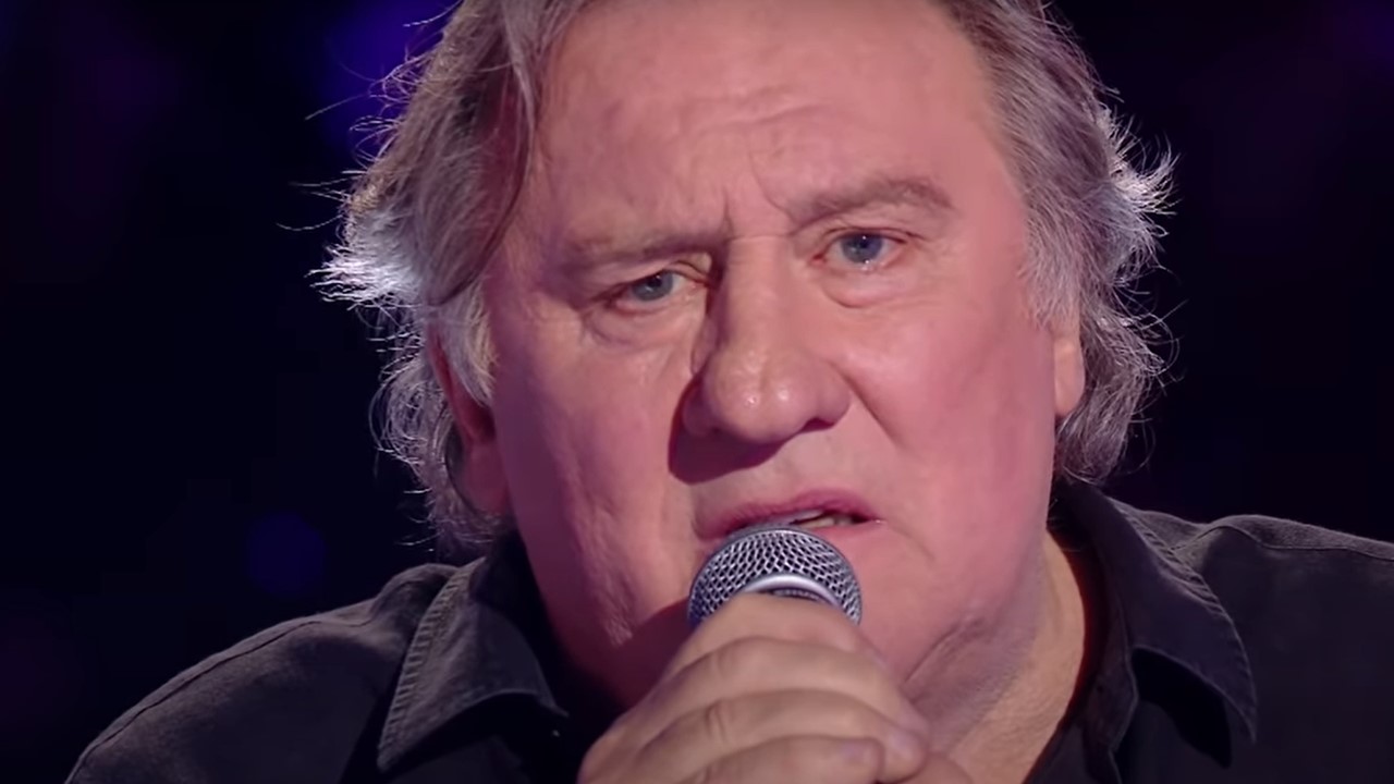Bon anniversaire à Gerard Depardieu (74 ans). Ecoutez le chanter « Göttingen » de Barbara