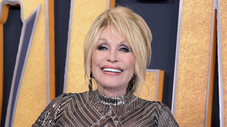 Dolly Parton refuse sa nomination au Rock & Roll Hall of Fame, institution la plus haute "Je n'en suis pas digne" - dolly parton 1