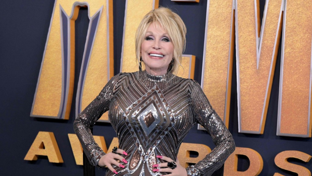 Dolly Parton refuse sa nomination au Rock & Roll Hall of Fame, institution la plus haute "Je n'en suis pas digne" - dolly parton
