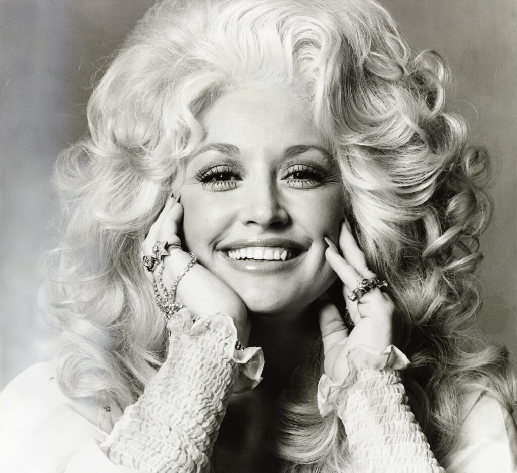 Dolly Parton, "Queen of Country Music" fête ses 75 ans - dolly parton
