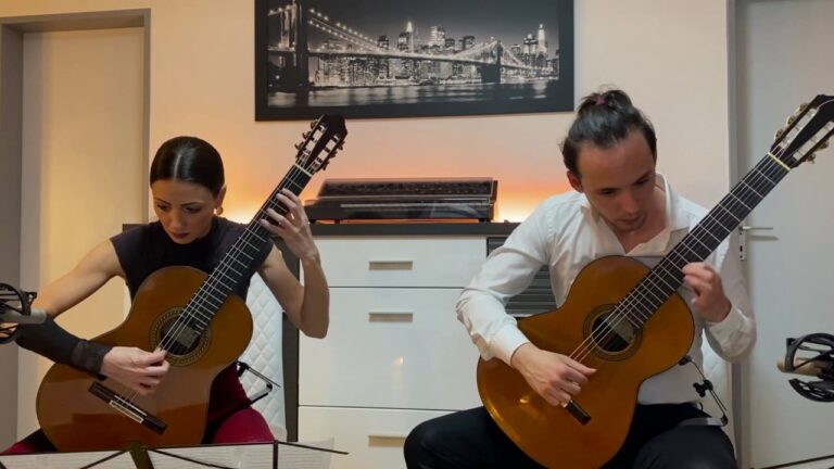 Ils jouent "L'orage" (Les 4 saisons) de Antonio Vivaldi à la guitare. - duo carisma