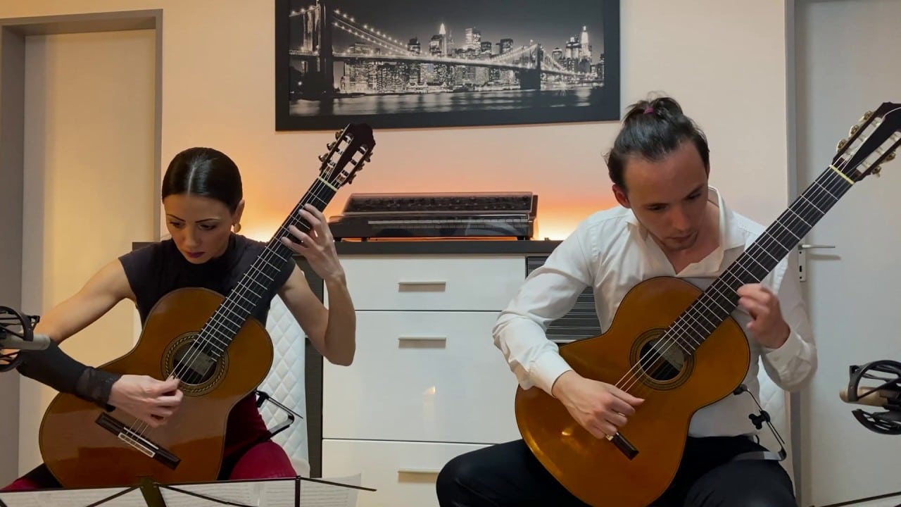 Ils jouent « L&rsquo;orage » (Les 4 saisons) de Antonio Vivaldi à la guitare.