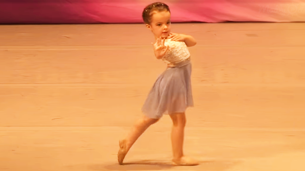 La jeune Ella Dobler (4 ans) a scotché tout le monde au concours national de danse Rainbow