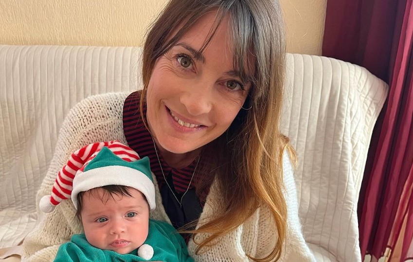 Eve Angeli, tellement fière de nous présenter un cliché touchant (sans cache) de sa petite princesse Lilirose.