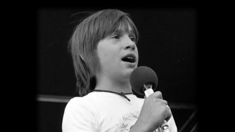 A 13 ans Florent Pagny chantait déjà devant un public conquis. - f pagny 1 1