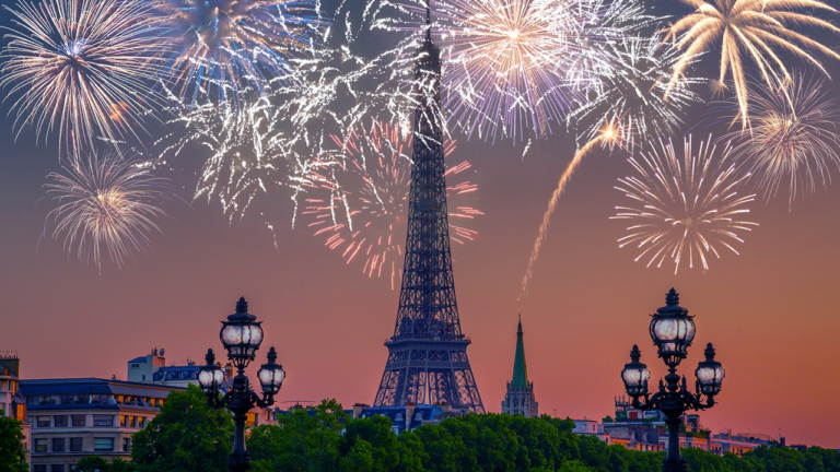14 juillet : Revivez le bouquet final du feu d'artifice de la Tour Eiffel. Quel dommage, le son ! - feux 1