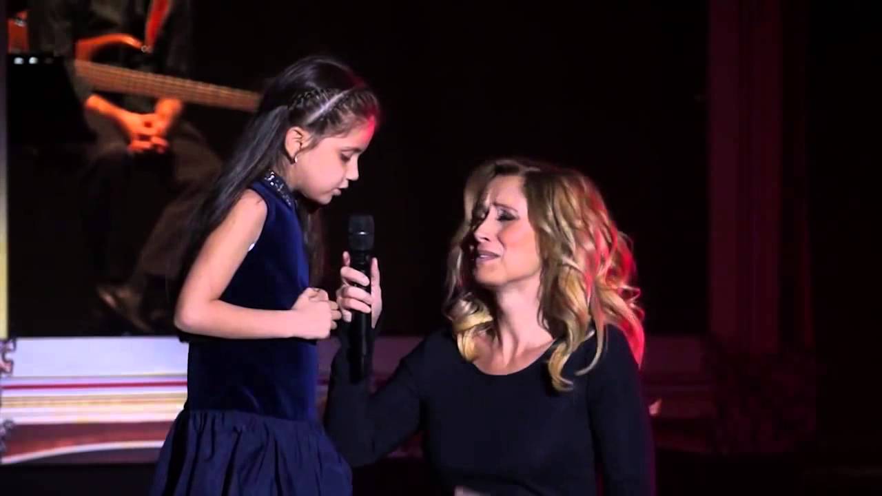Quand Lara Fabian fit monter une petite fille sur scène.
