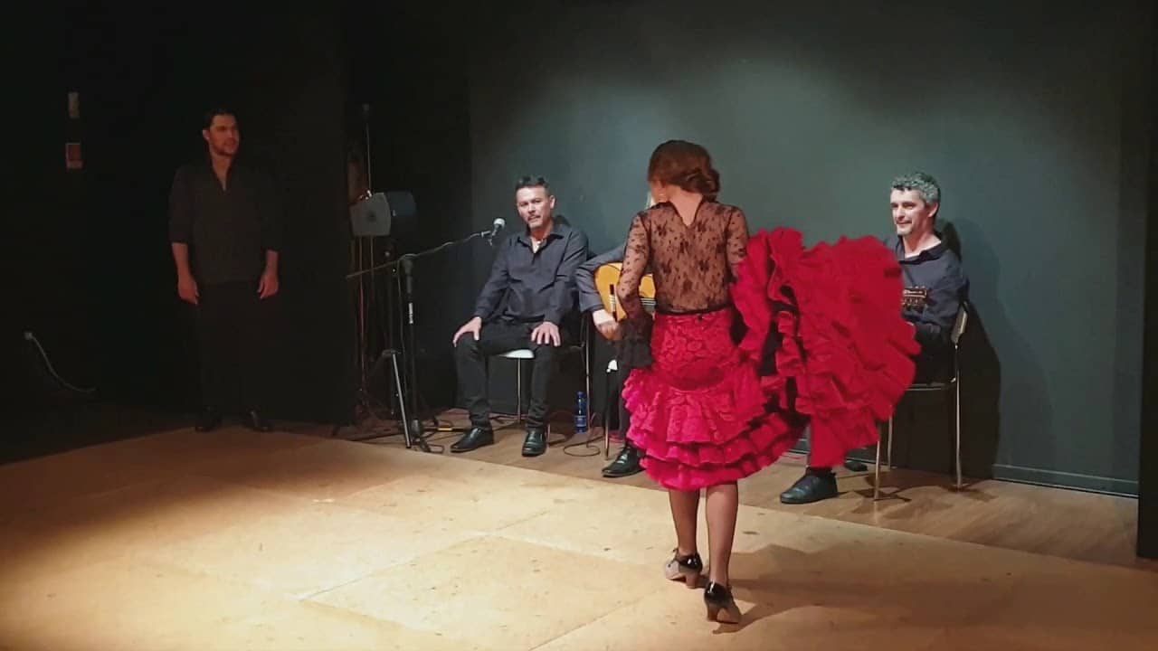 Les jeunes filles espagnoles ont le Flamenco dans le sang.