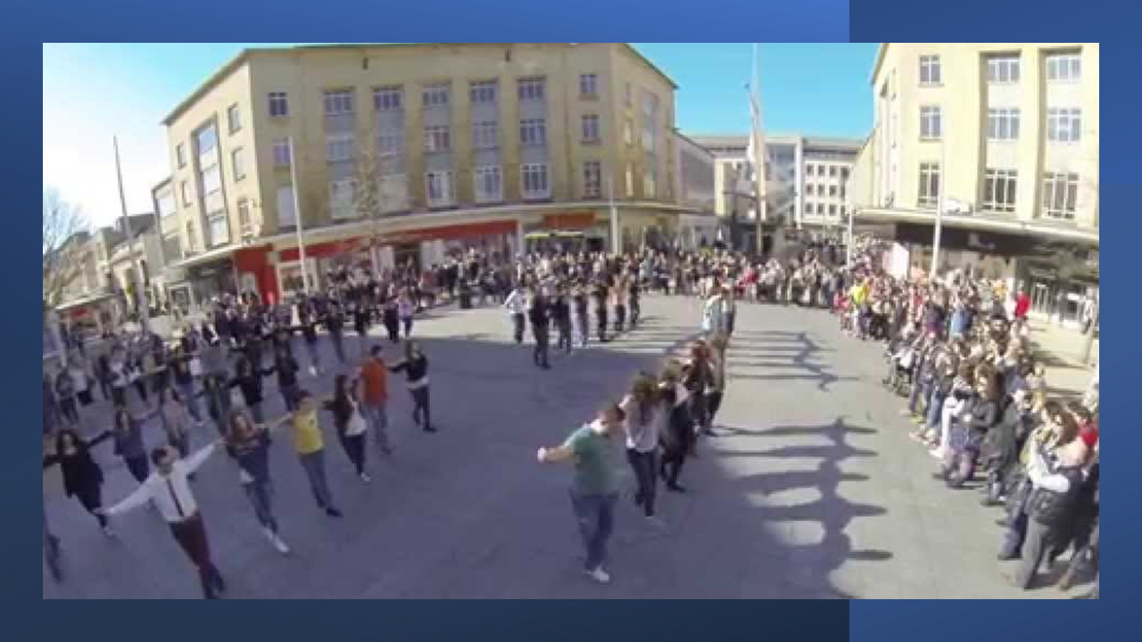 La danse de Zorba en Flashmob à Bristol en Angleterre (2014)