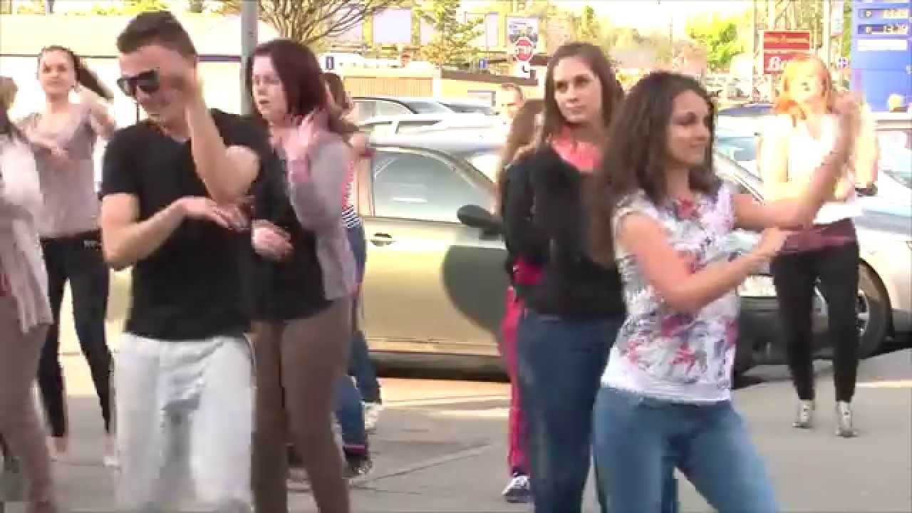 Flashmob sur Rasputin de Boney M.