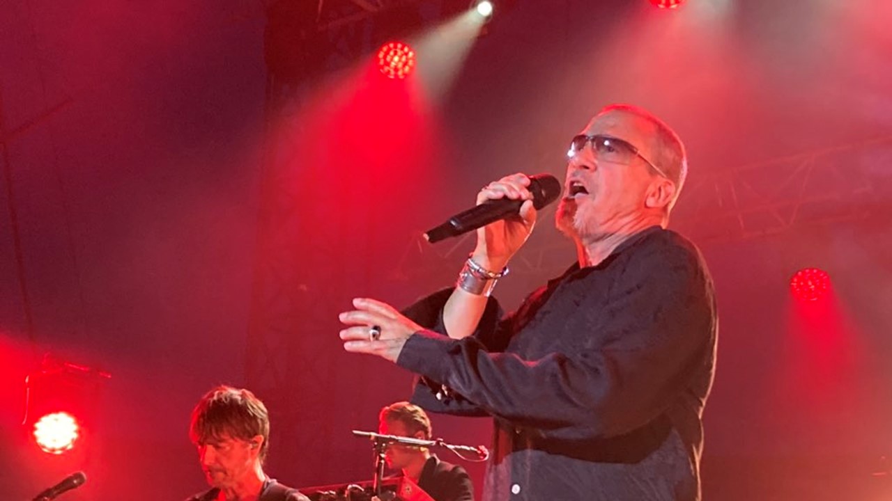 Florent Pagny enchaîne les concerts.  Le 17 juillet à Béziers, la veille à Tarbes. Vidéos…