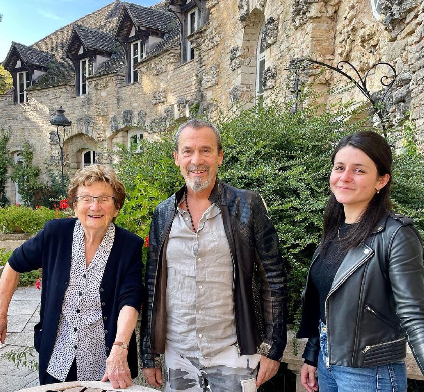 Passionné de motos anciennes, Florent Pagny était de passage au château de Savigny-lès-Beaune ce week-end. - florent pagny 3 4