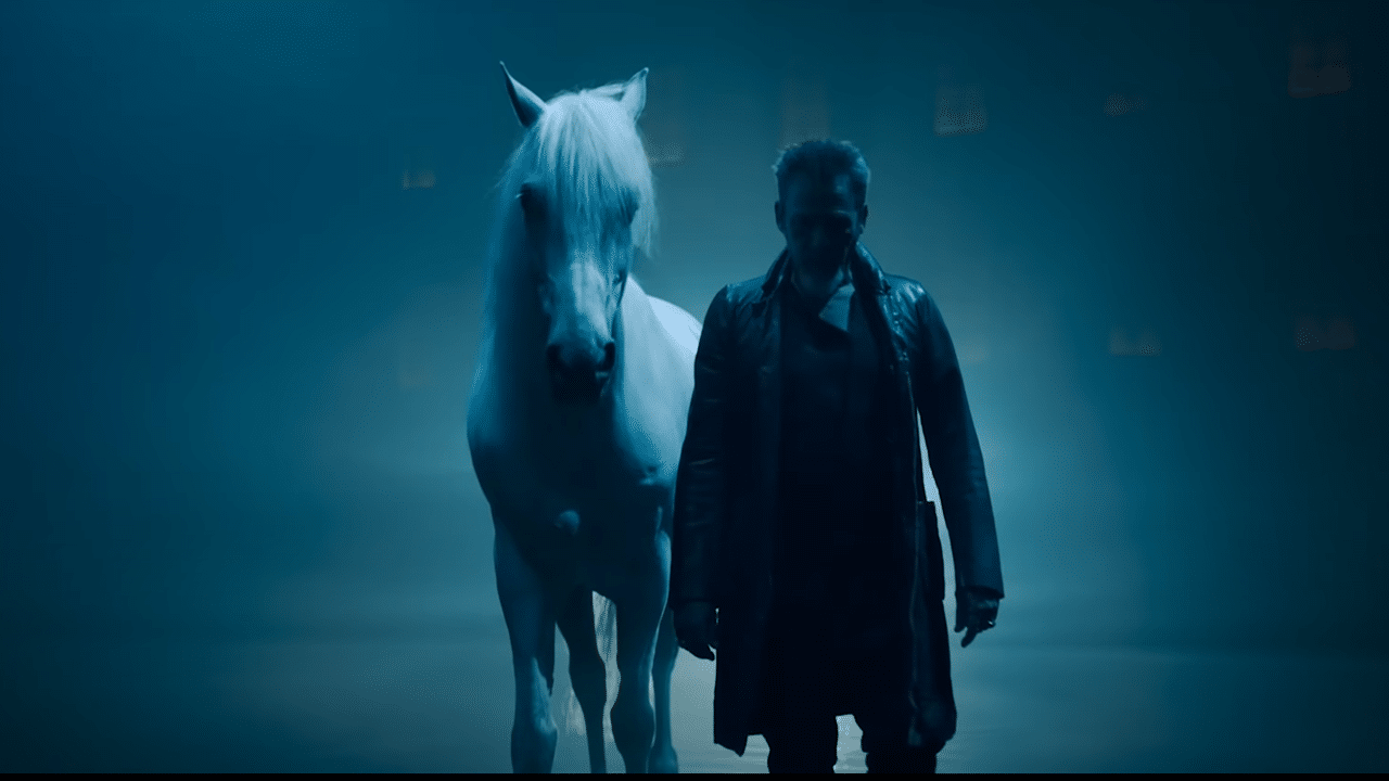 Florent Pagny sort le clip de "L'instinct" dans son univers, au Puy du Fou. - folrent pagny