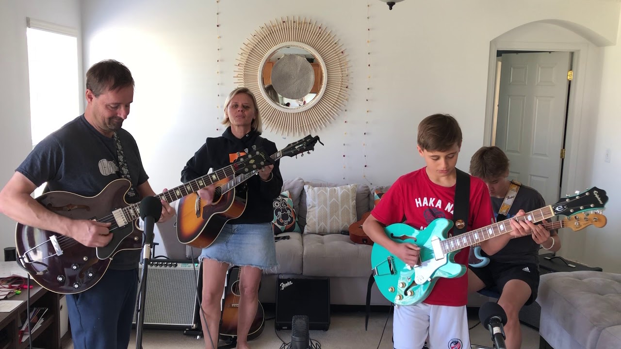 Quand tout une famille joue de la musique et chante, ça donne ça !