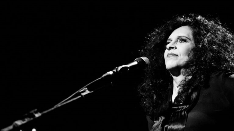 Gal Costa légende de la musique brésilienne est morte. Elle avait 77 ans. - gal costa