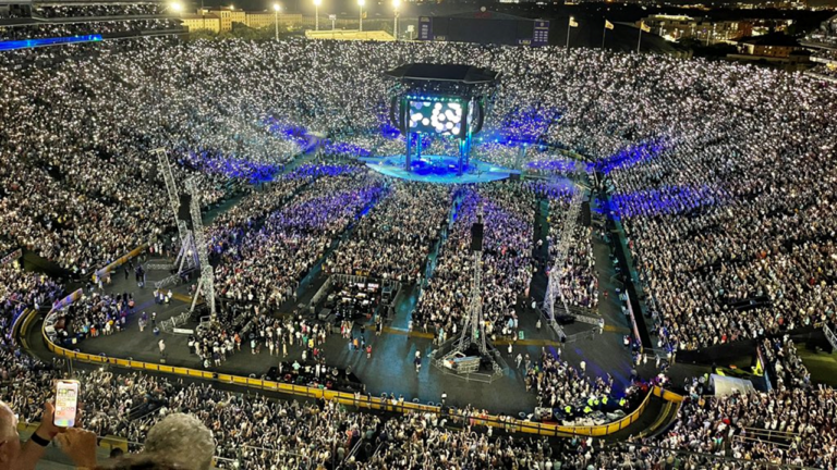 La Super Star de la musique Country Garth Brooks provoque un tremblement de terre ! - garth brooks