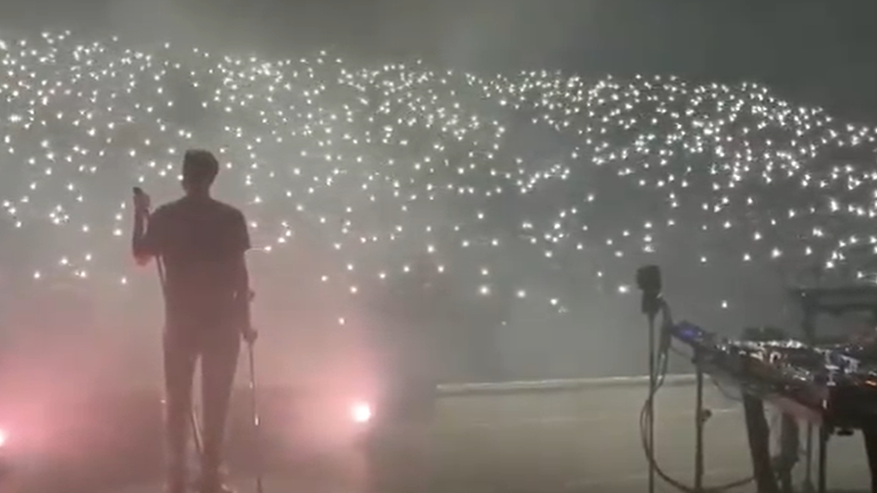 Un moment magique du concert de Grand Corps Malade. Des milliers de lucioles…